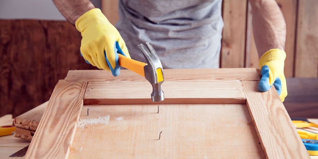 Houten meubels repareren