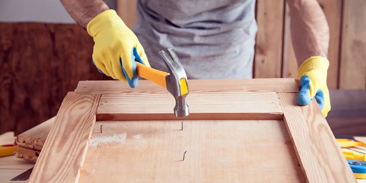 Houten meubels repareren