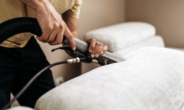 Bank reinigen met een stoomreiniger