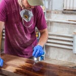 Hoe geef je je houten tafel een tweede leven met olie?