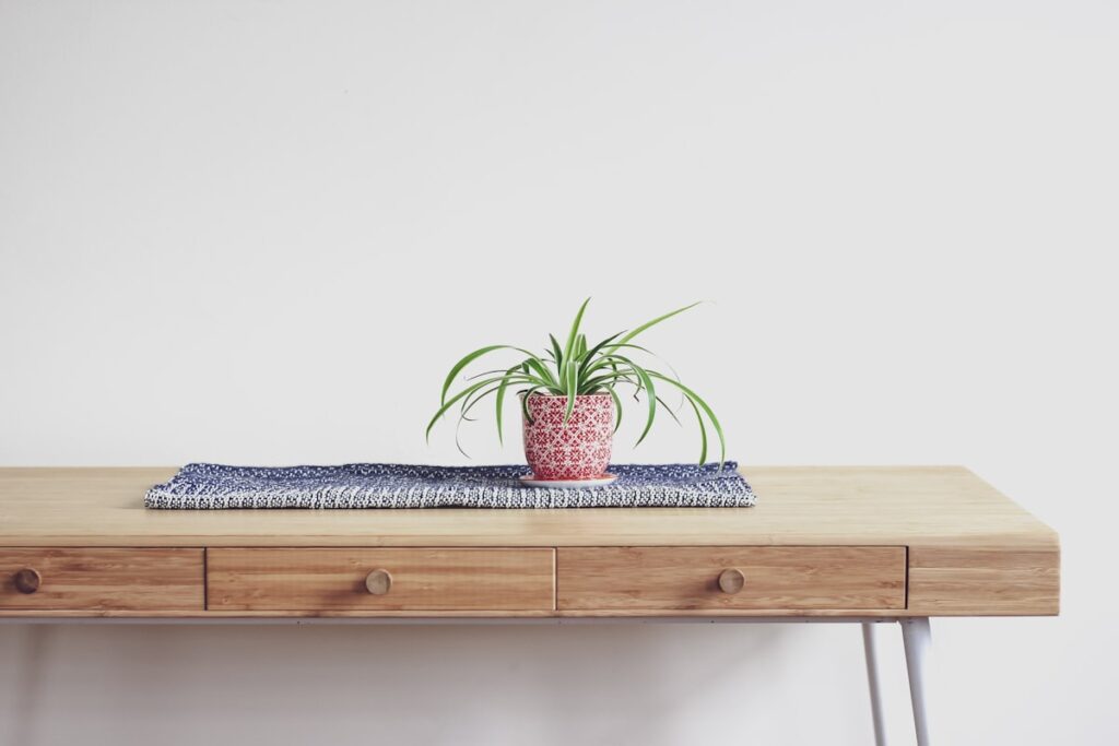 Houten tafel vlekken verwijderen
