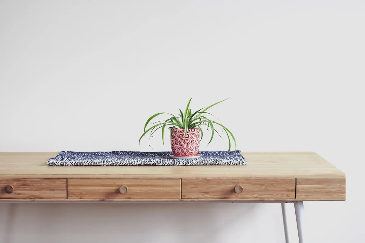 Houten tafel vlekken verwijderen